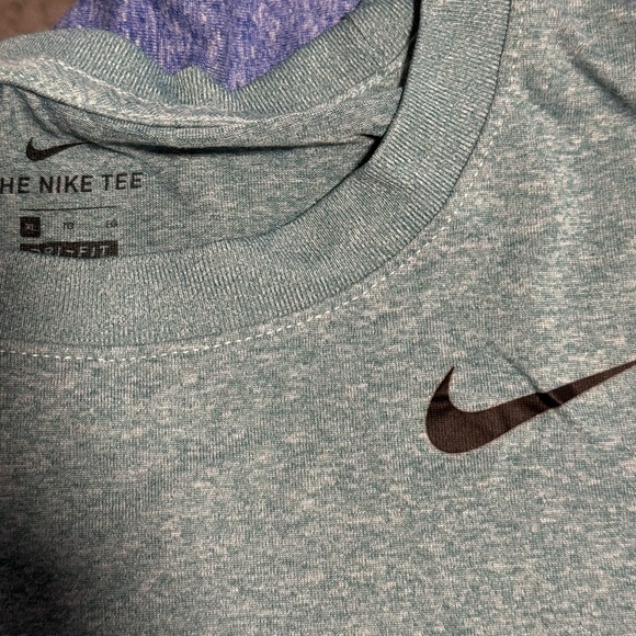 6 Nike dri-fit Women's Short Sleeve Tees - Picture 4 of 9